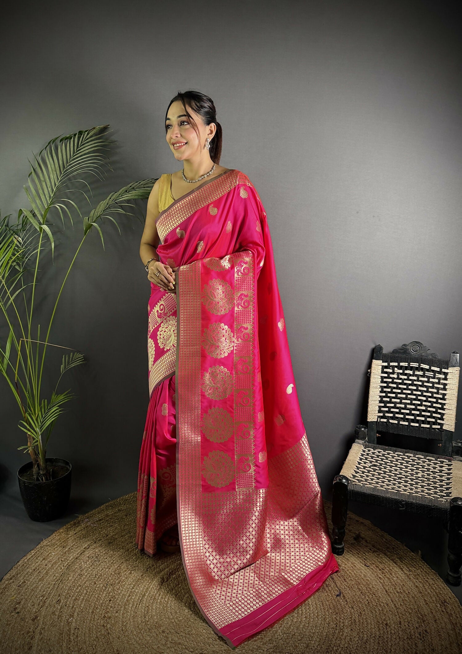 Joban Fashion Hot Pink Banarasi Soft Lichi Silk Paisley Saree | Swadesiicart