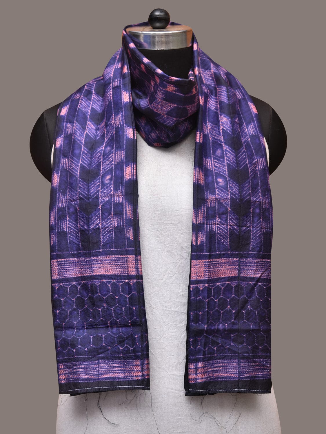 Dark Blue and Pink Shibori Silk Handloom Stole with Zig-Zag Design - Global Threads | Swadesiicart