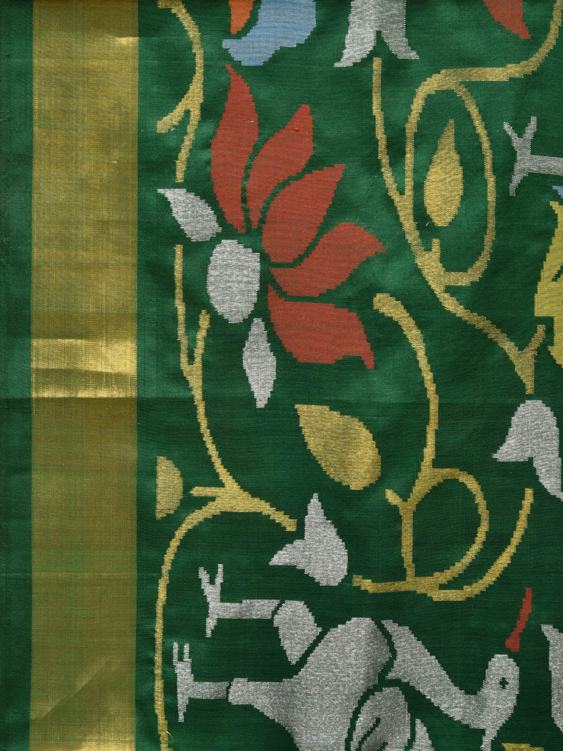 Dark Green Uppada Silk Handloom Saree with All Over Lotus and Birds Design - Global Threads | Swadesiicart