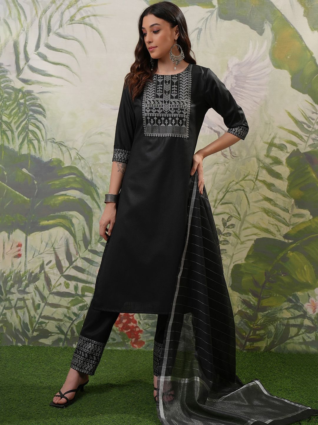 Vishudh Black Printed Regular Kurta with Trouser & Dupatta - Swadesiicart
