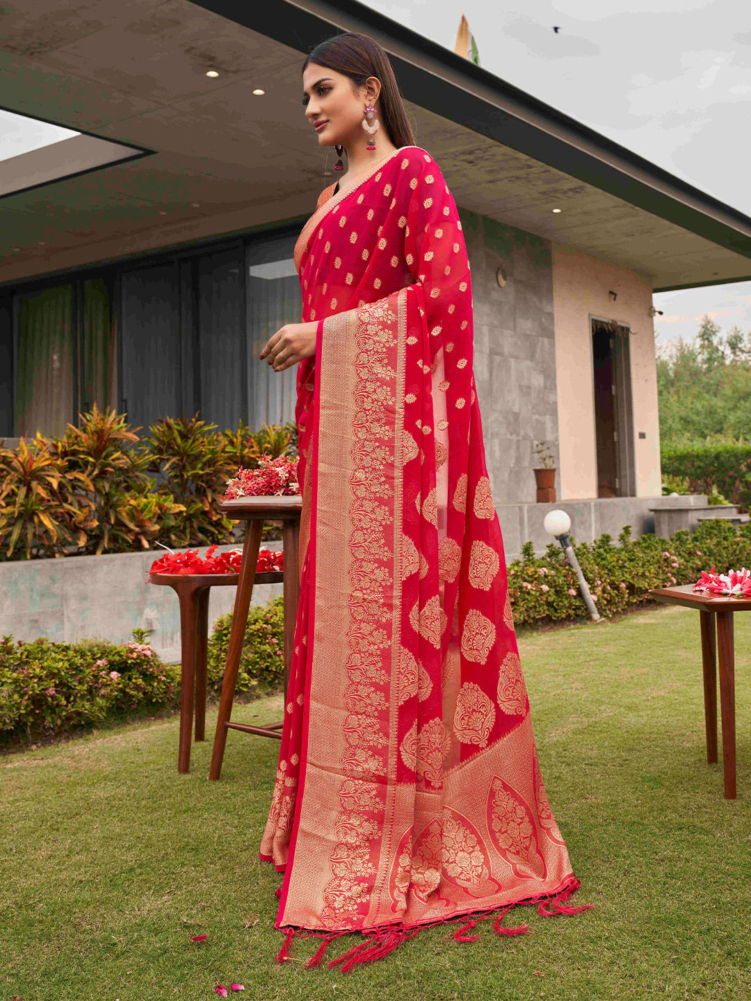 Tikhi Imli Pink Ethnic Motifs Woven Design Zari Saree | Swadesiicart