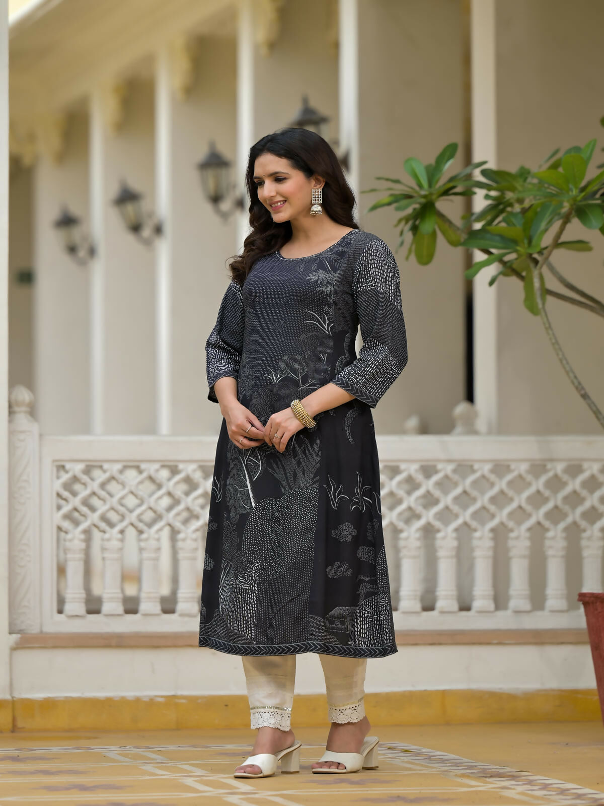 Juniper Women's Black Abstract Printed Kurta With Sequins - Swadesiicart