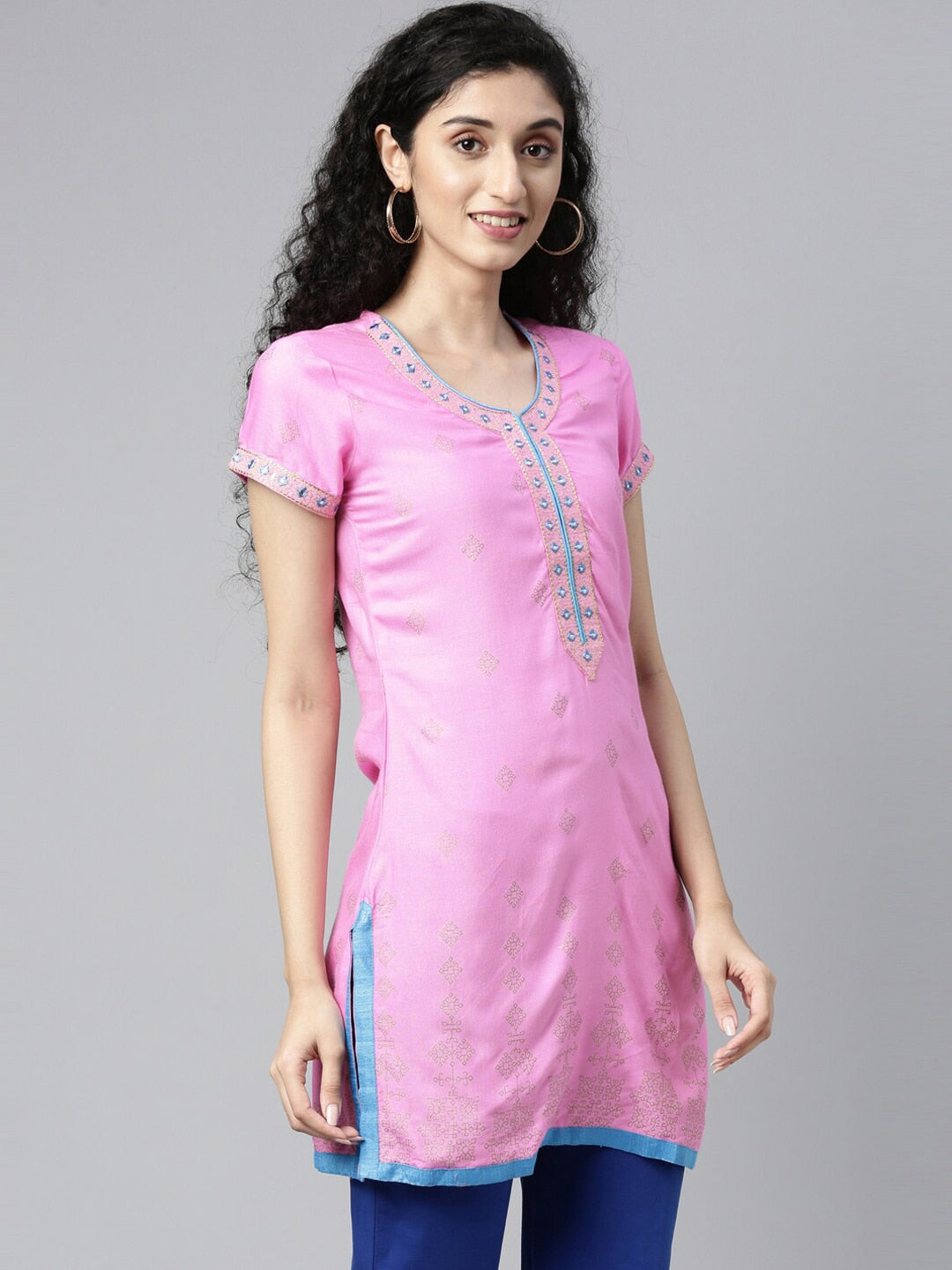 Souchii Pink Embroidered Pastels Kurta - Swadesiicart