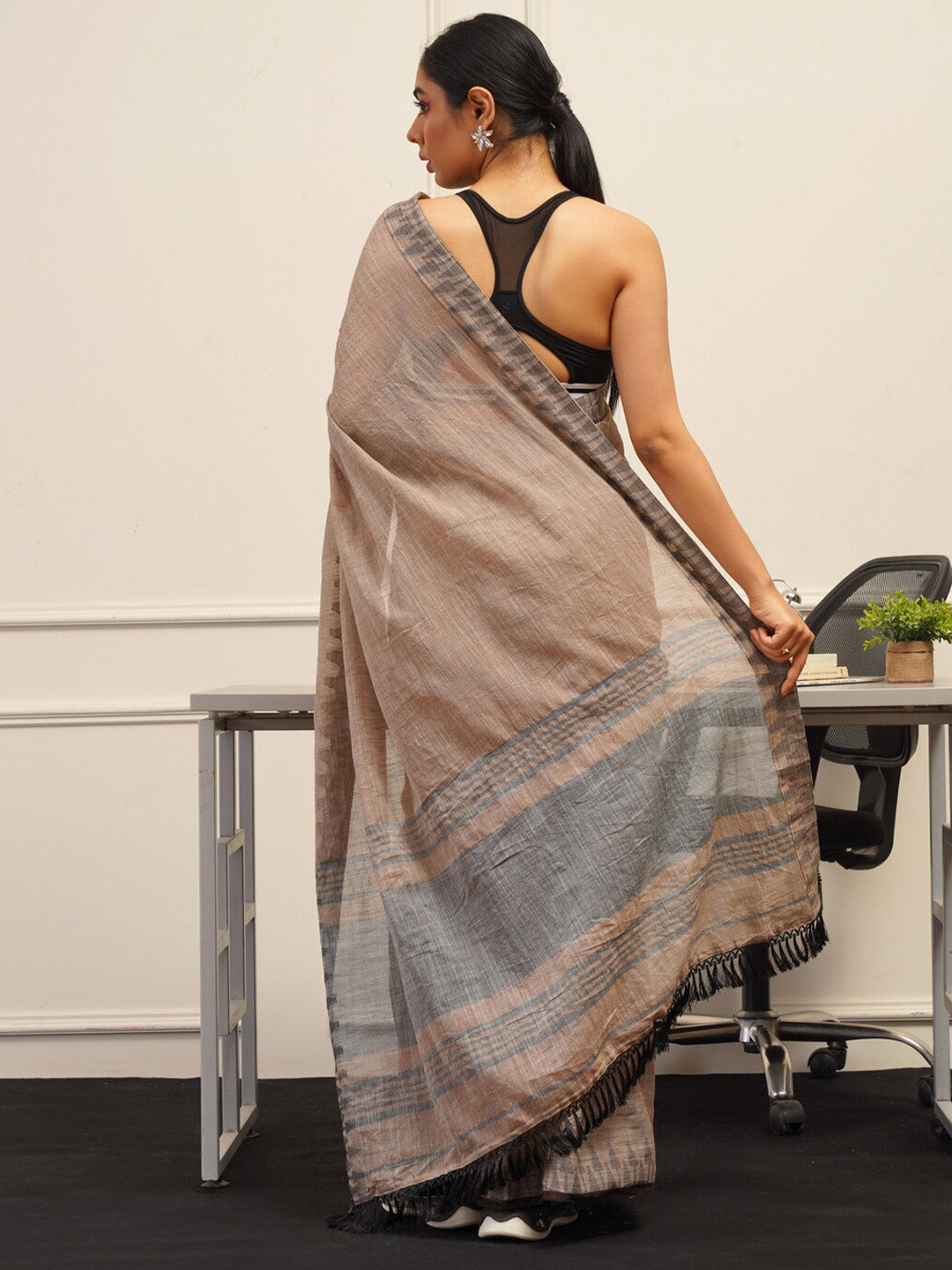Tikhi Imli Brown Printed Woven Design Saree | Swadesiicart
