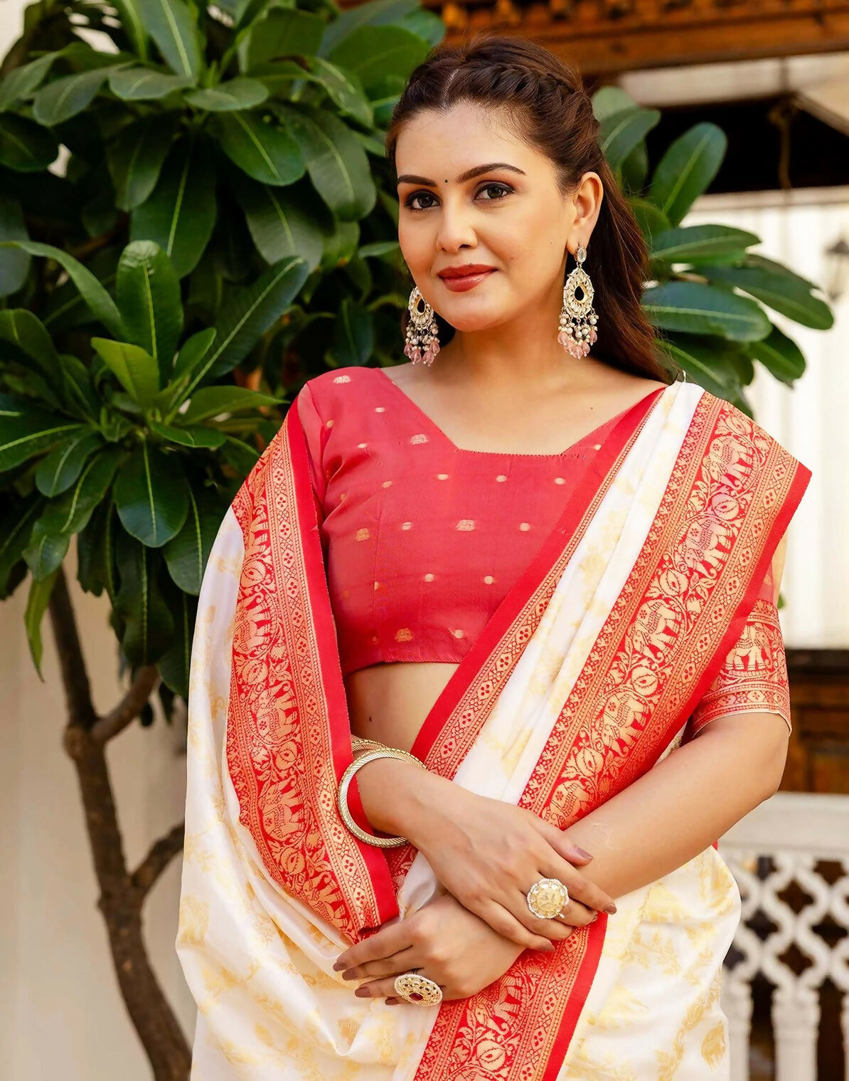 Joban Fashion Off White Silk Woven Banarasi Saree | Swadesiicart