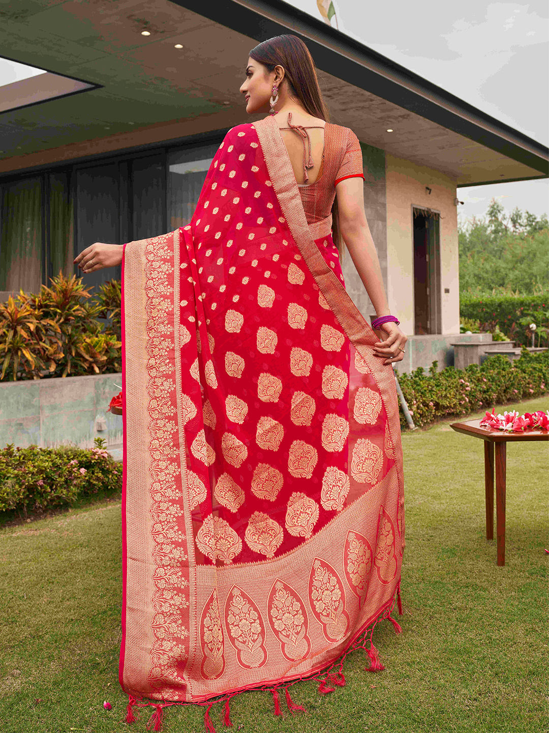 Tikhi Imli Pink Ethnic Motifs Woven Design Zari Saree | Swadesiicart