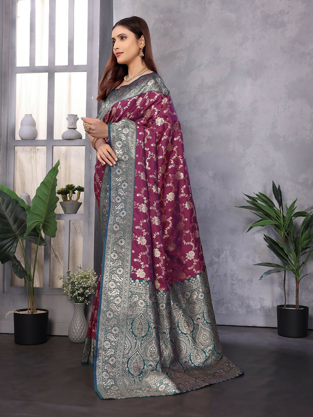Joban Fashion Banarasi Magenta Woven Soft Silk Saree | Swadesiicart