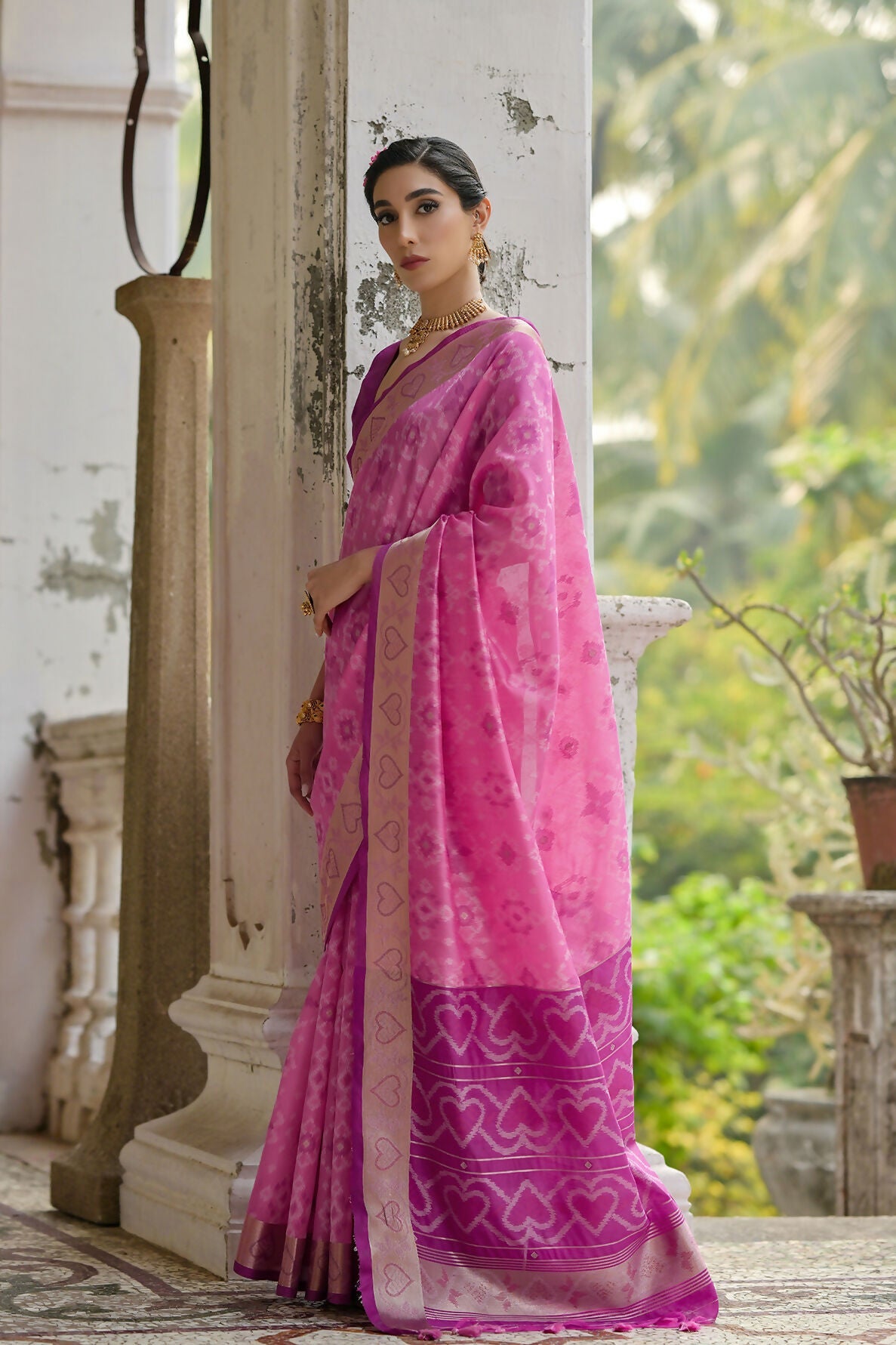 Vishnu Weaves Women's Pink Raw Silk Thread Ikkat Woven Saree with Blouse - Swadesiicart