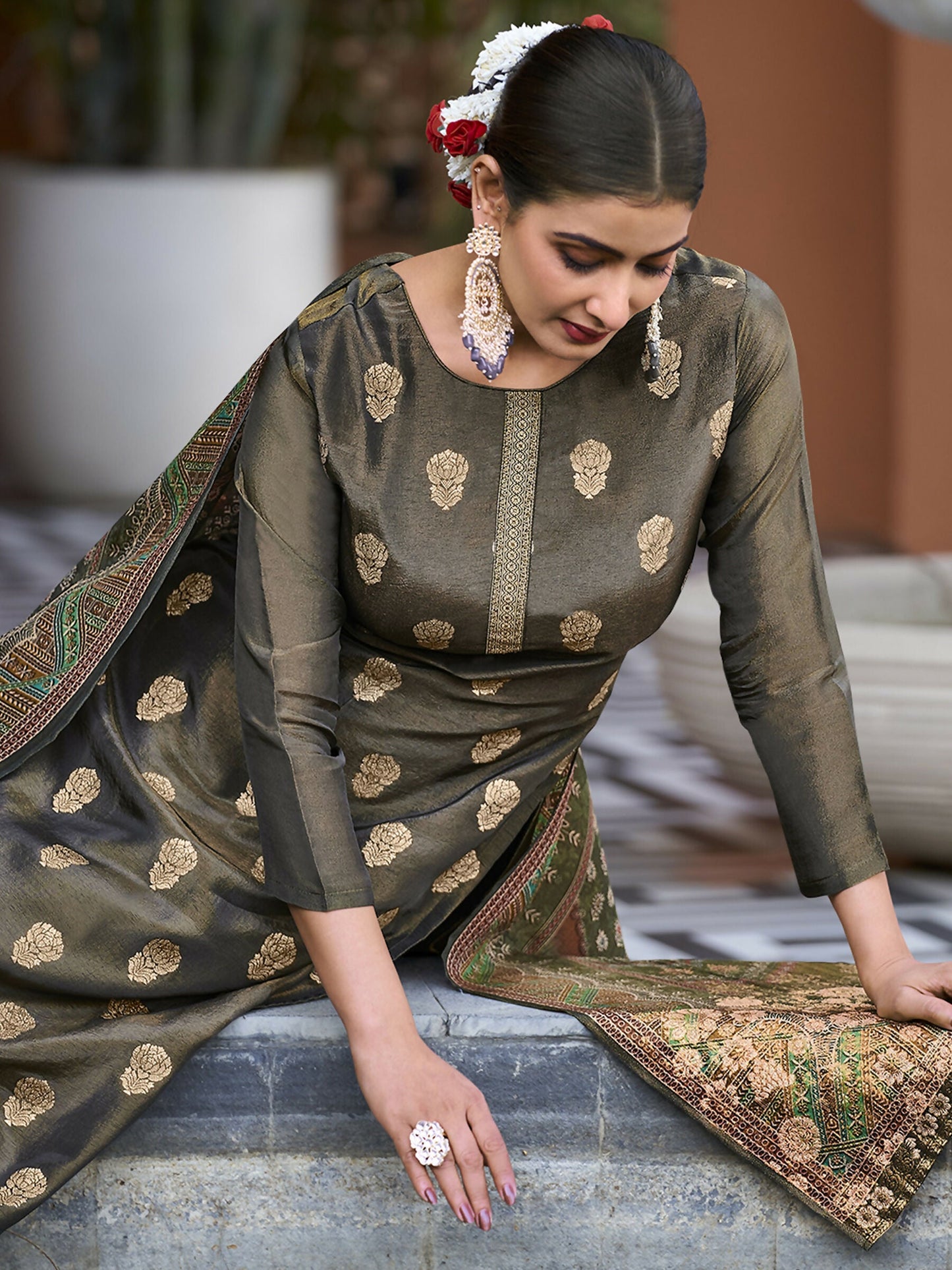 Jyoti Fashion Women's Green Pure Silk Elegant Jacquard Woven Kurta with Trouser & Dupatta | Swadesiicart