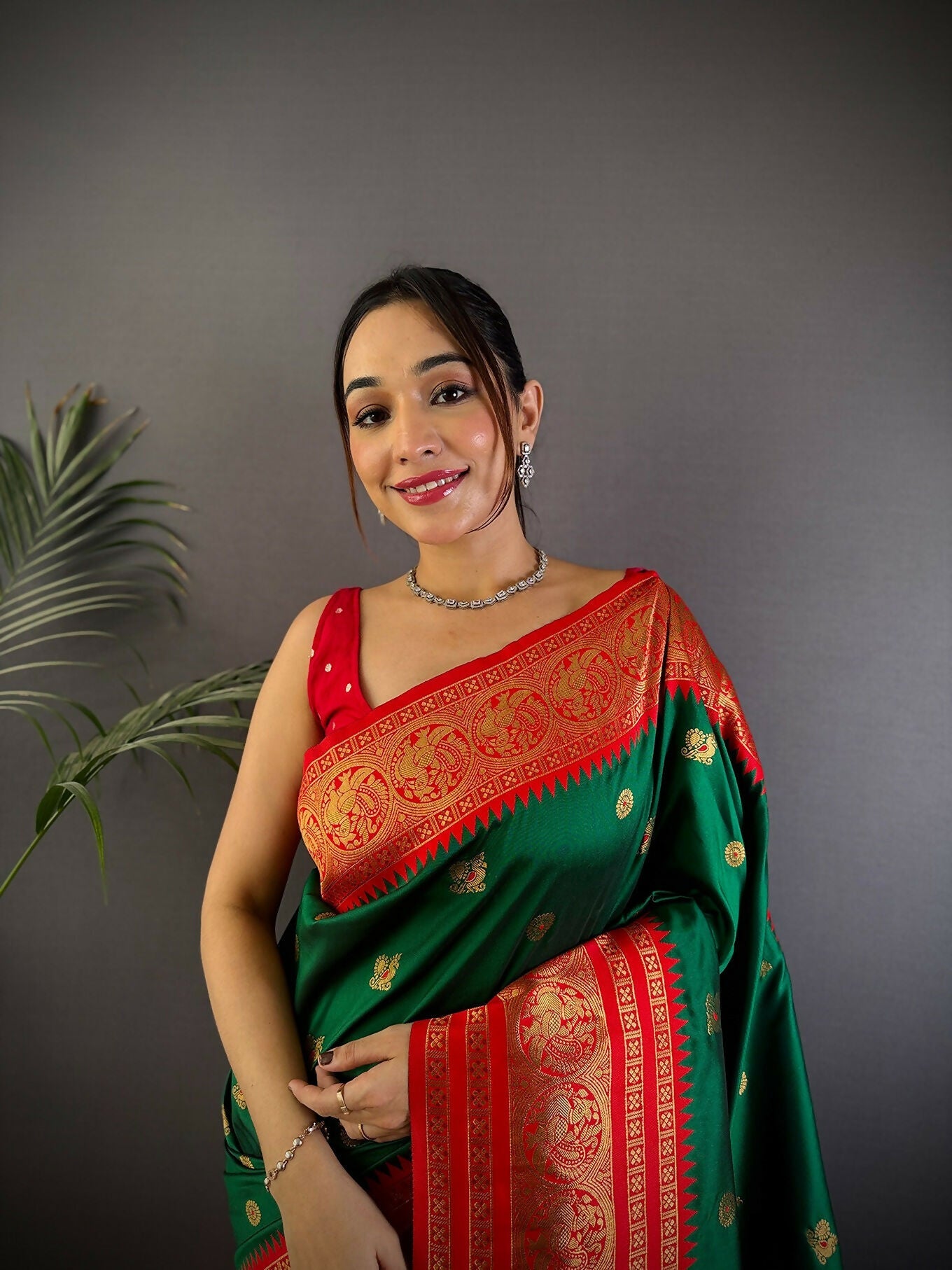 Joban Fashion Banarasi Green Woven Soft Silk Saree | Swadesiicart