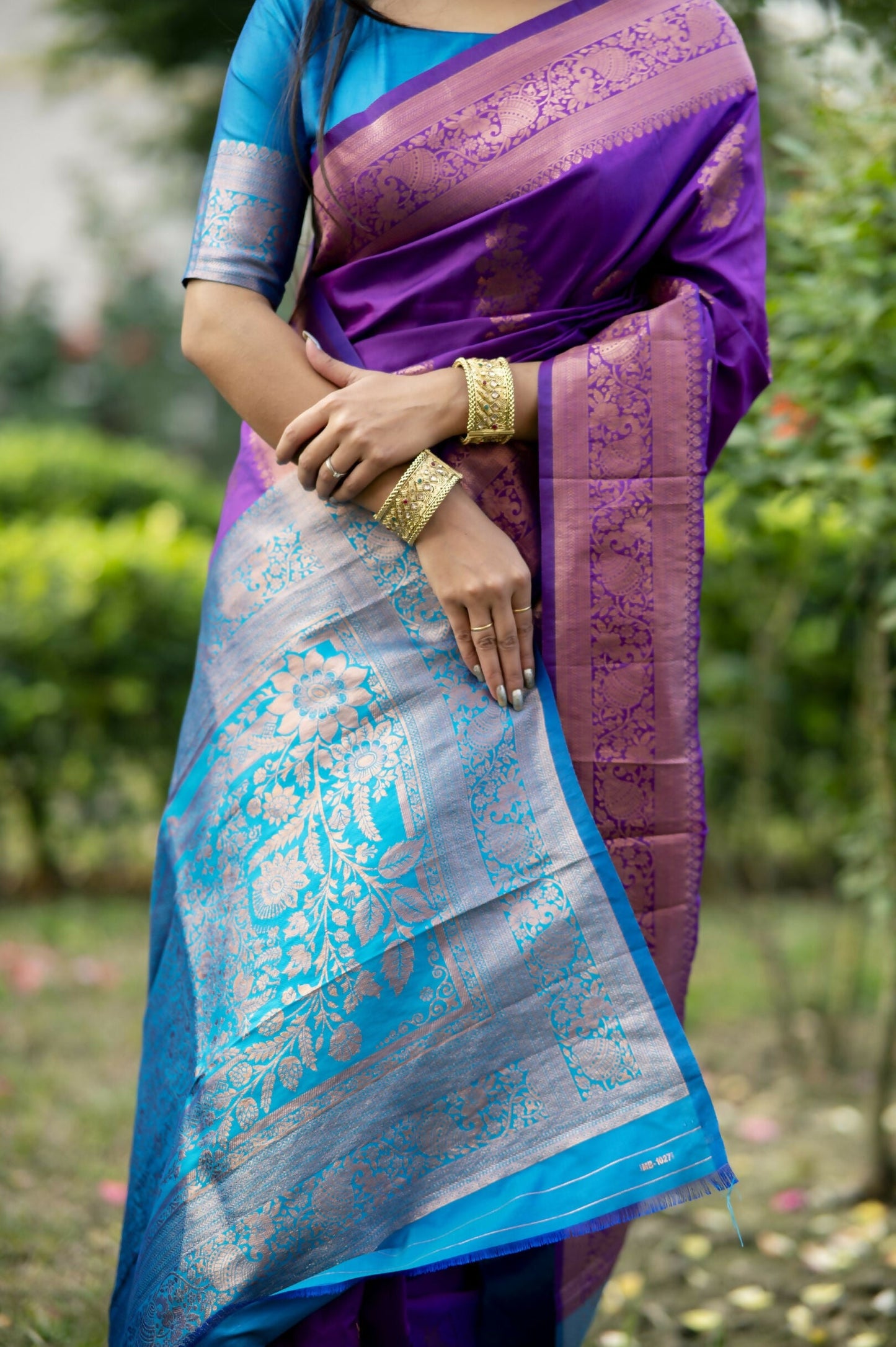 Vishnu Weaves Women's Purple Banarasi Silk Saree with Blouse - Swadesiicart