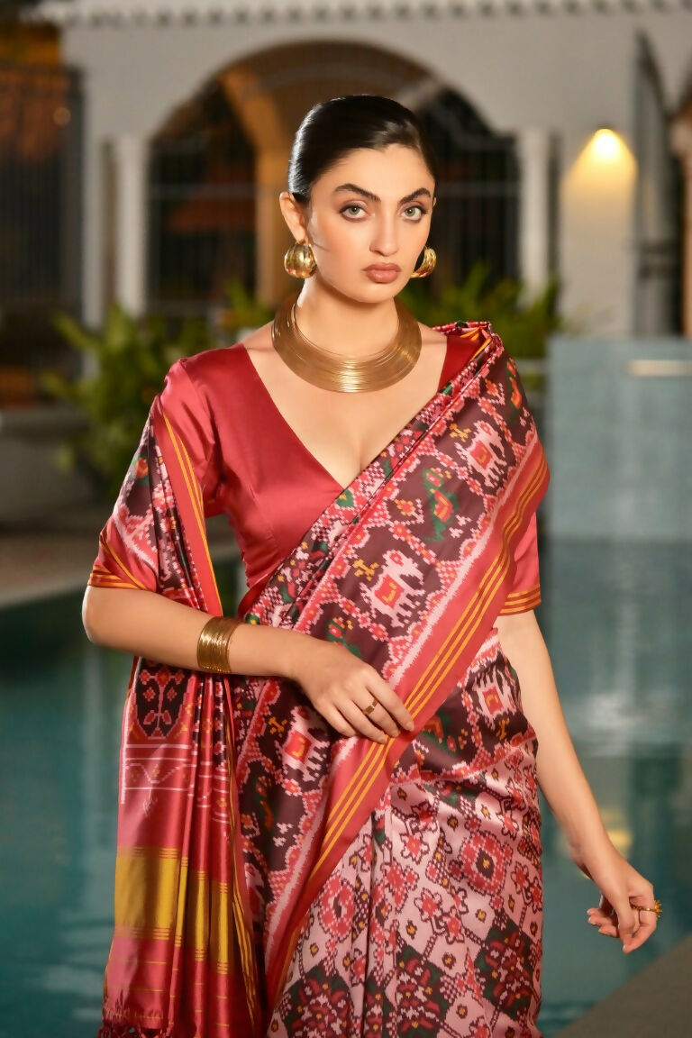 Vishnu Weaves Women's White Banarasi Silk Patola Printed Saree with Blouse - Swadesiicart