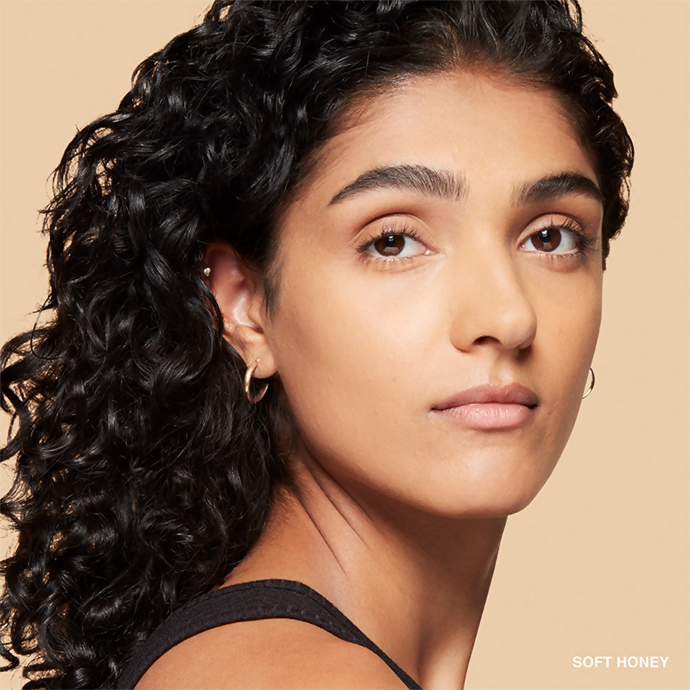 Bobbi Brown Sheer Finish Pressed Powder - Soft Sand | Swadesiicart