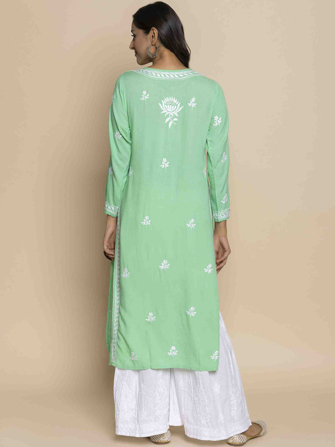 HOUSE OF KARI Floral Embroidered Chikankari Straight Kurta | Swadesiicart