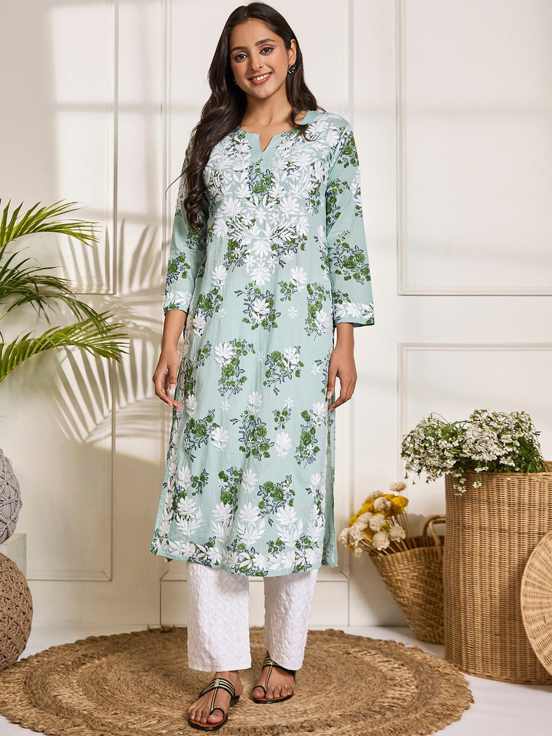 HOUSE OF KARI Floral Embroidered Chikankari Pure Cotton Kurta | Swadesiicart