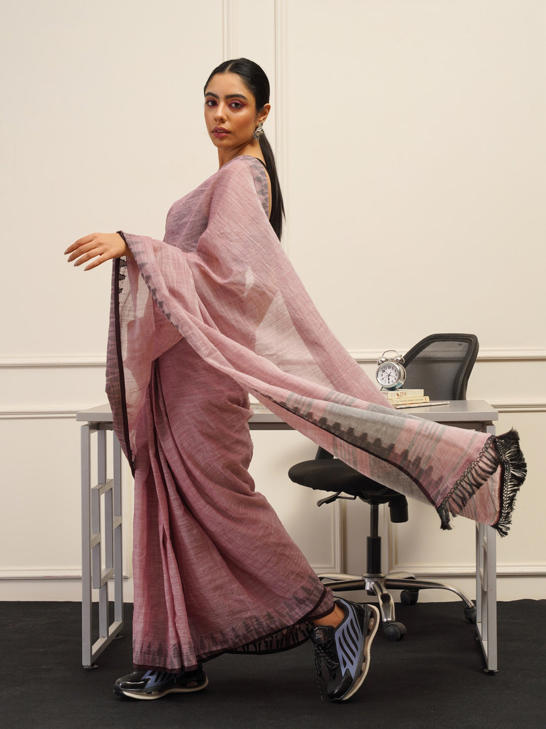 Tikhi Imli Woven Design Cotton Saree | Swadesiicart
