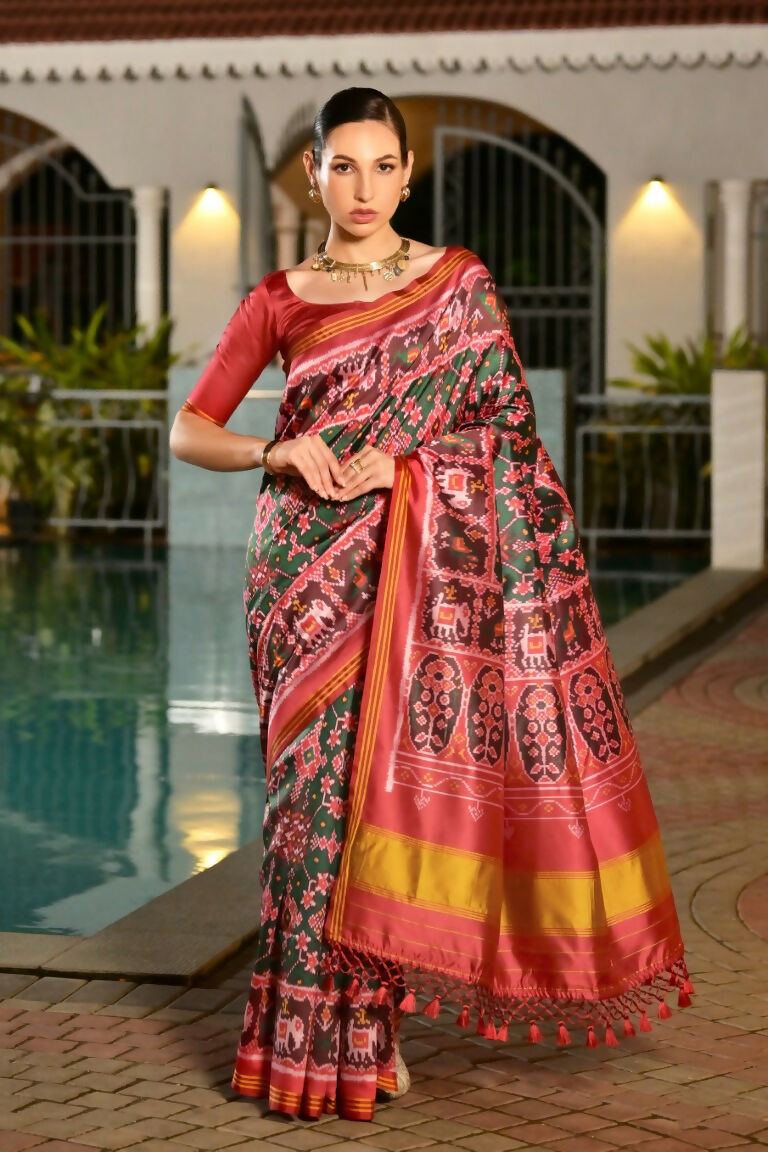 Vishnu Weaves Women's Green Banarasi Silk Patola Printed Saree with Blouse - Swadesiicart