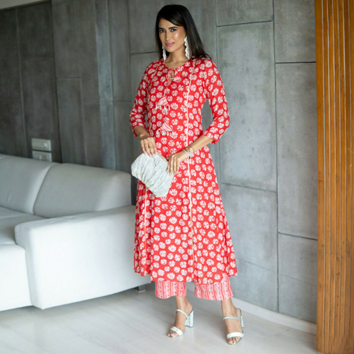 Jyoti Fashion Women's Red Pure Muslin Heavy Digital Printed Kurta Pant Set | Swadesiicart