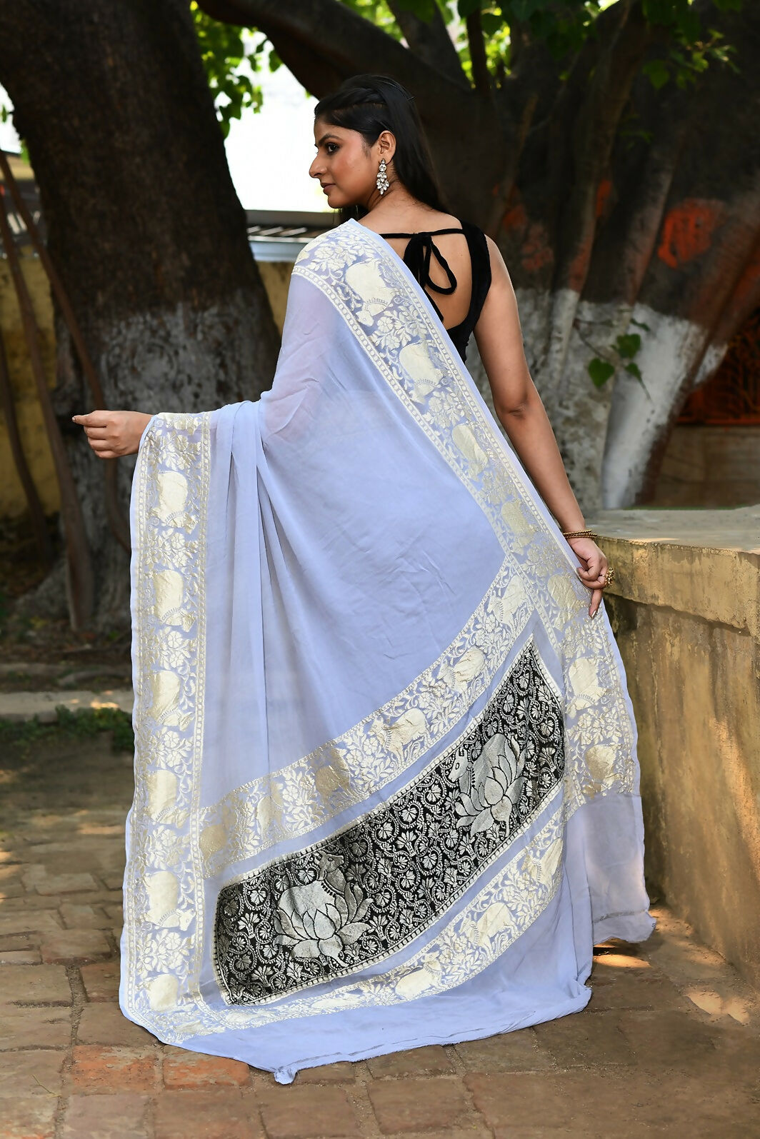Joban Fashion Silver Crepe Chiffon Pure Handloom Banarasi Silk Saree | Swadesiicart