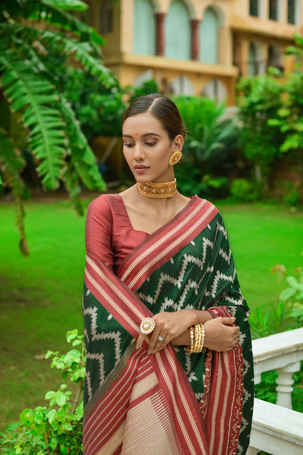 Vishnu Weaves Women's Green Handloom Raw Silk Zari Woven Saree with Blouse - Swadesiicart