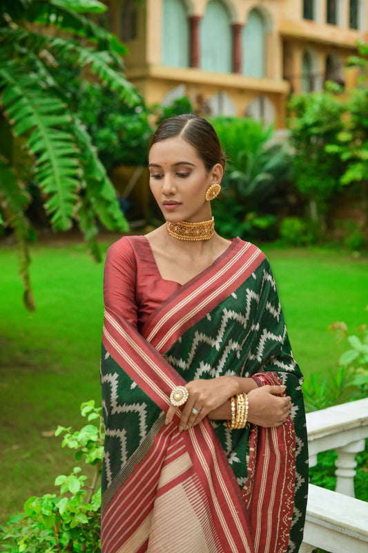 Vishnu Weaves Women's Green Handloom Raw Silk Zari Woven Saree with Blouse - Swadesiicart