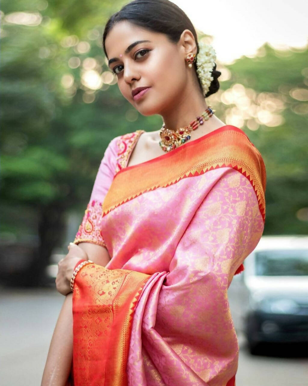DEIANA'S Beautiful Designer Golden zari Soft Lichi Silk Saree - Peach - Swadesiicart