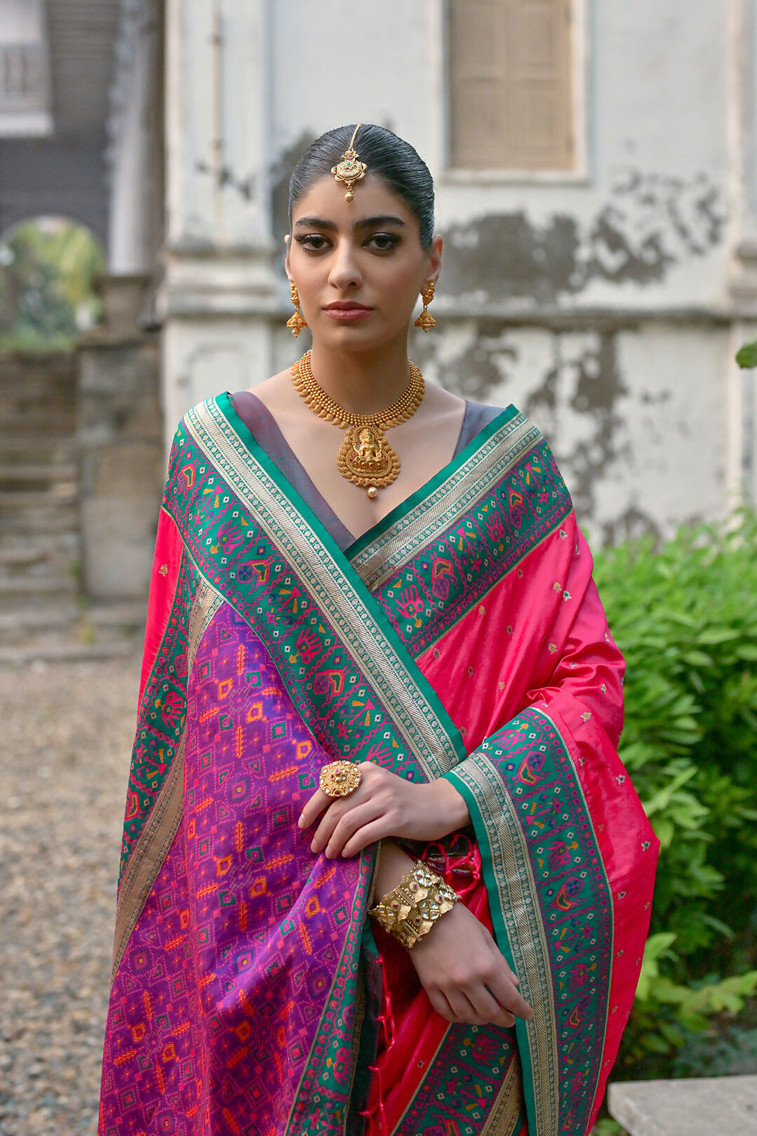 Vishnu Weaves Women's Pink Banarasi Silk Woven Saree with Blouse - Swadesiicart