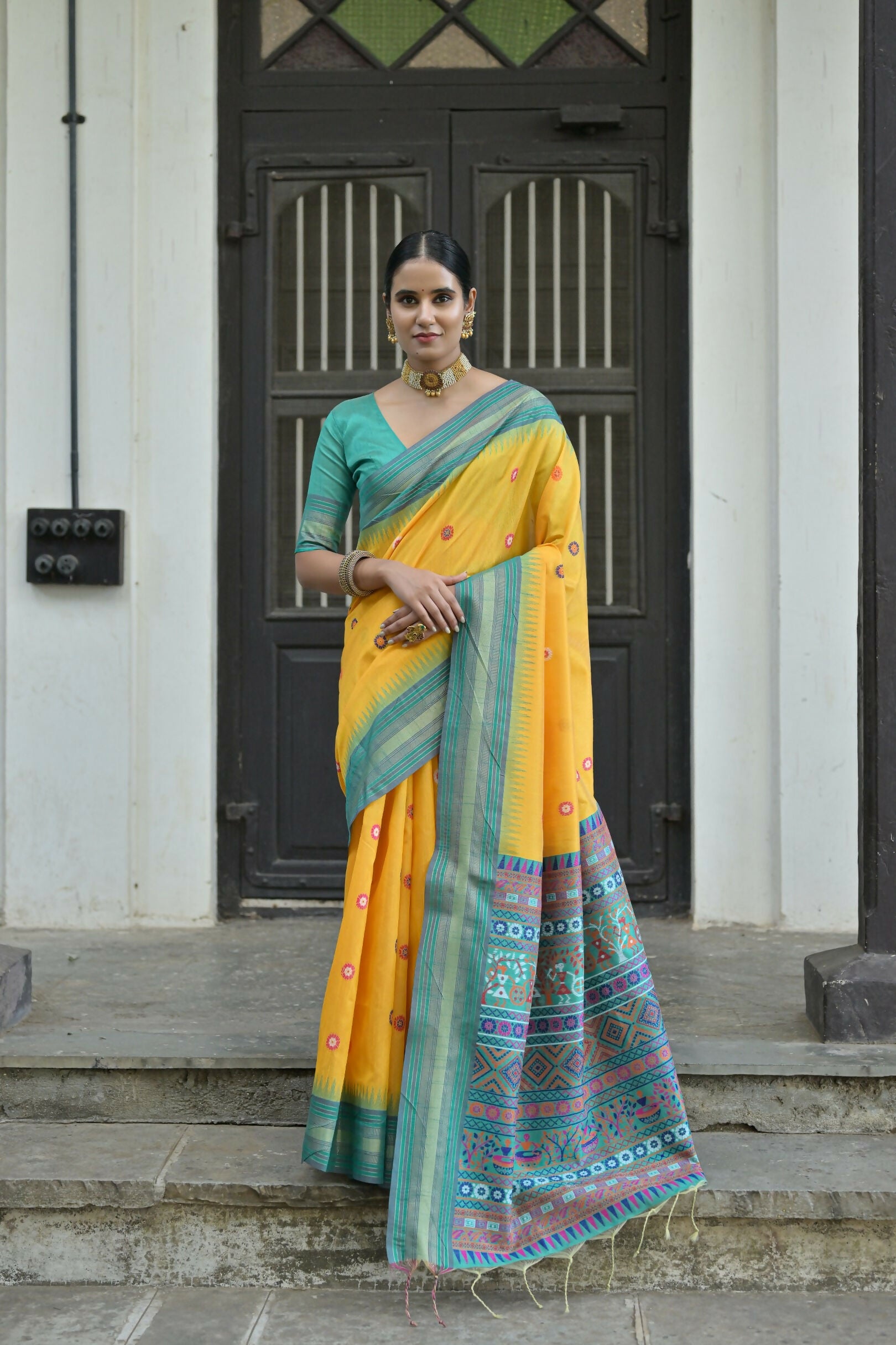 Vishnu Weaves Women's Yellow Handloom Raw Silk Saree with Blouse - Swadesiicart