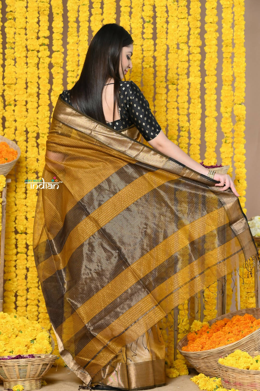 Very Much Indian Rajsi - Handloom Ari Checks Cotton Silk Saree With Golden Border - Yellow | Swadesiicart