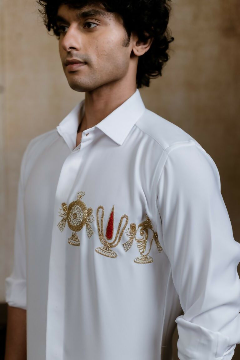 British White Kanaka Murti Shirt By Hilo Design | Swadesiicart