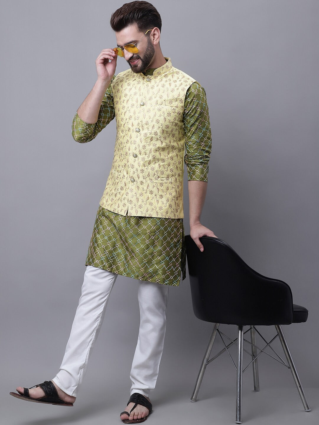 Sojanya Men Embroidered Regular Thread Work Kurta With Pyjamas & Nehru Jacket | Swadesiicart