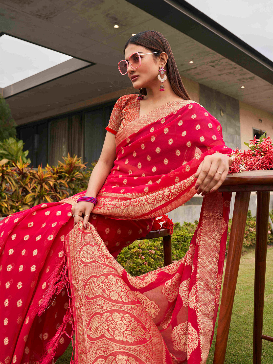 Tikhi Imli Pink Ethnic Motifs Woven Design Zari Saree | Swadesiicart