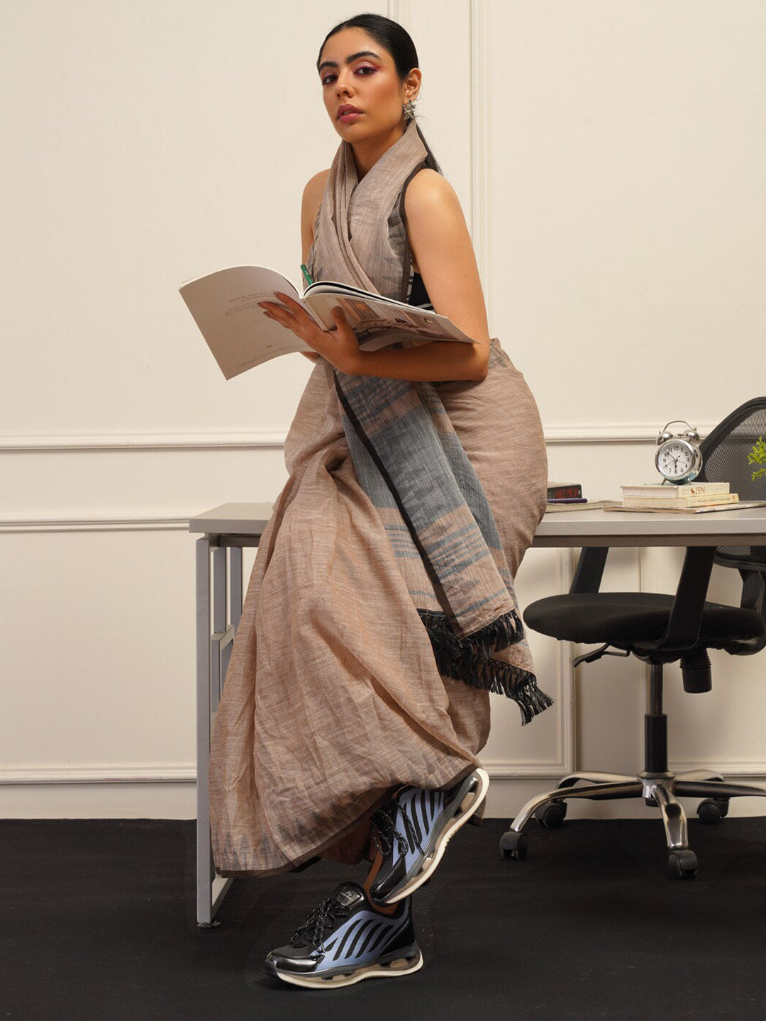 Tikhi Imli Brown Printed Woven Design Saree | Swadesiicart