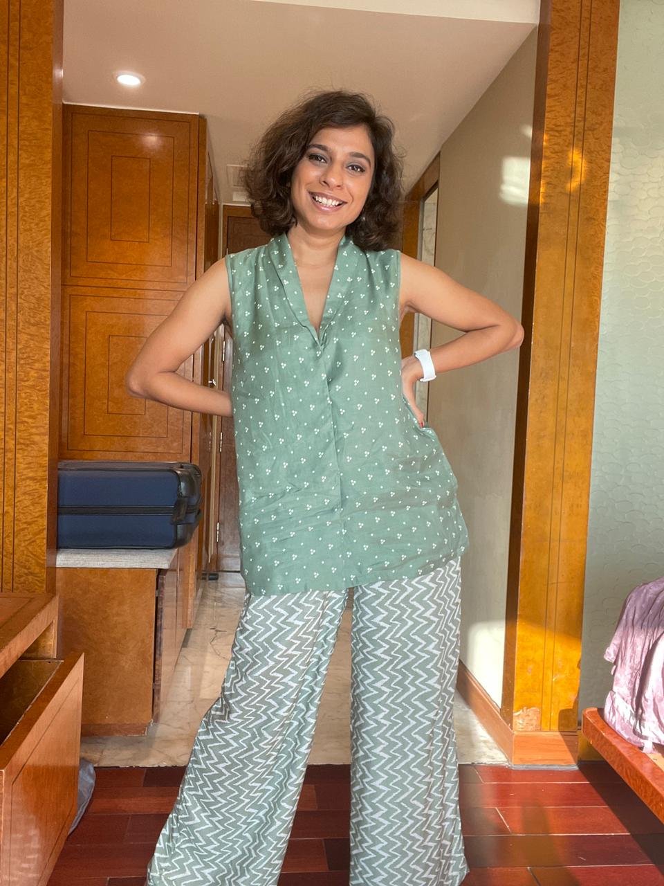 trueBrowns Light Green Bandhani Printed Silk Sleevesless Jacket Pant Set | Swadesiicart