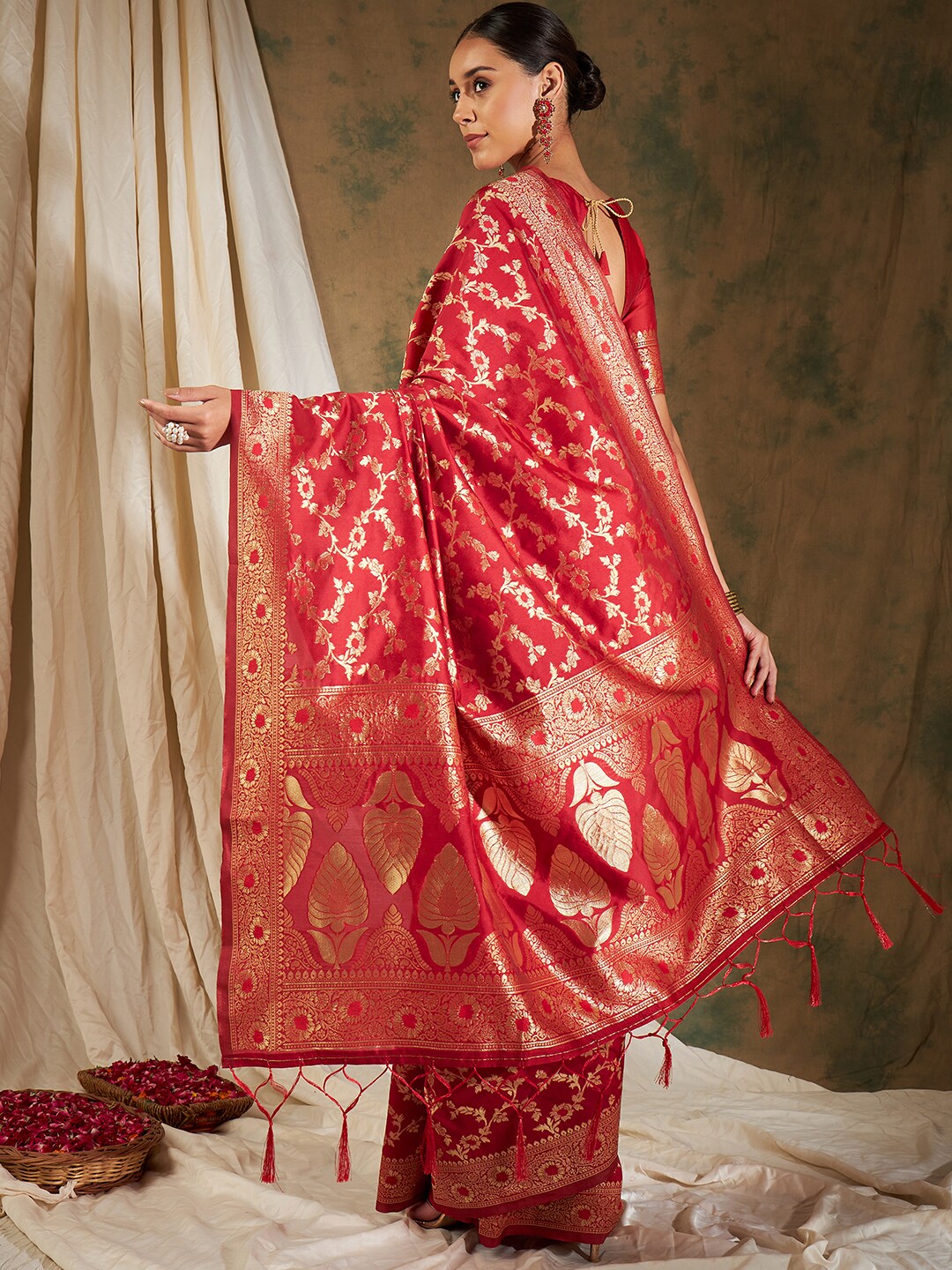 Sangria Red & Gold-Toned Floral Woven Design Zari Banarasi Saree | Swadesiicart