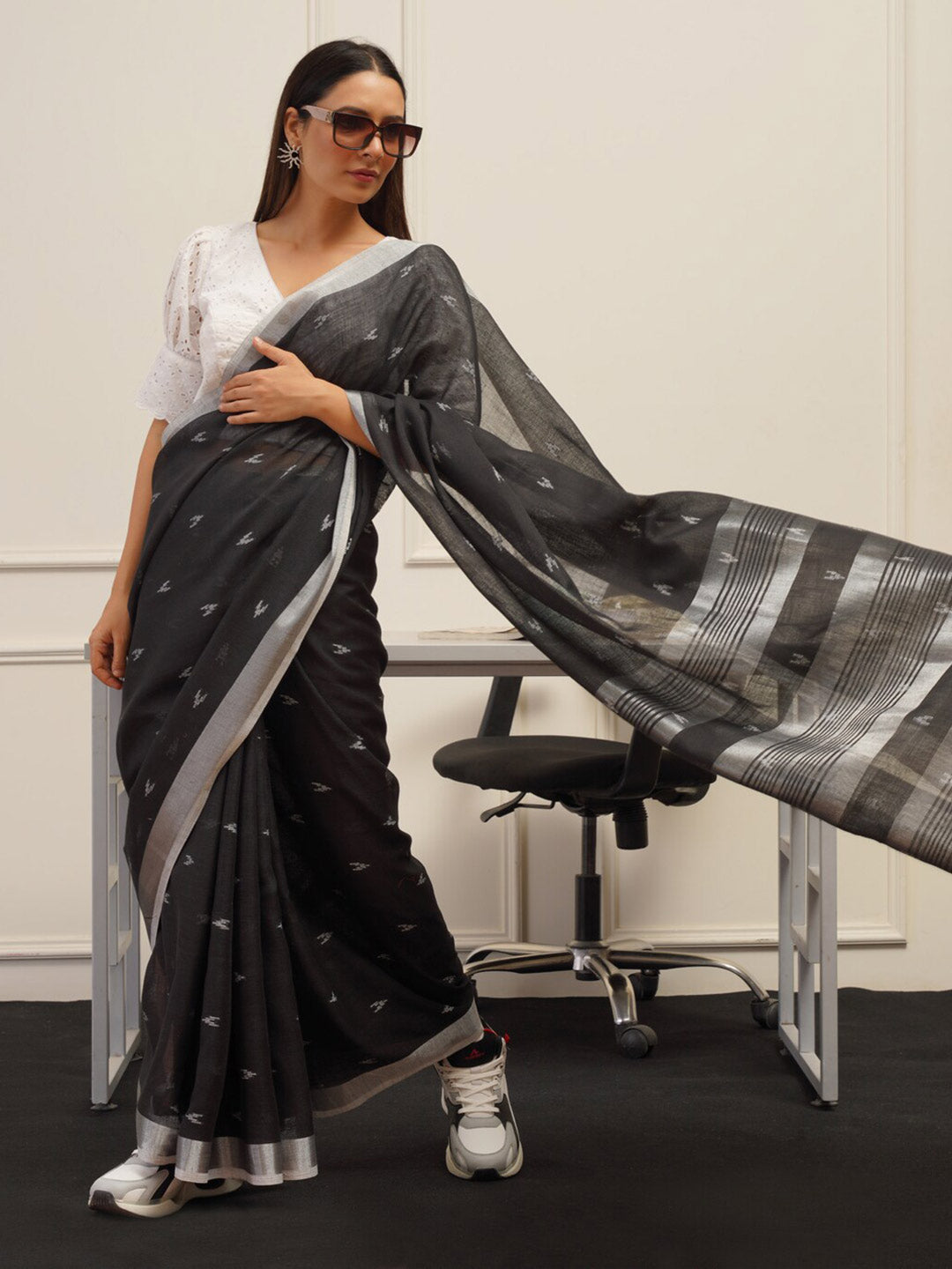 Tikhi Imli Ethnic Motifs Saree | Swadesiicart