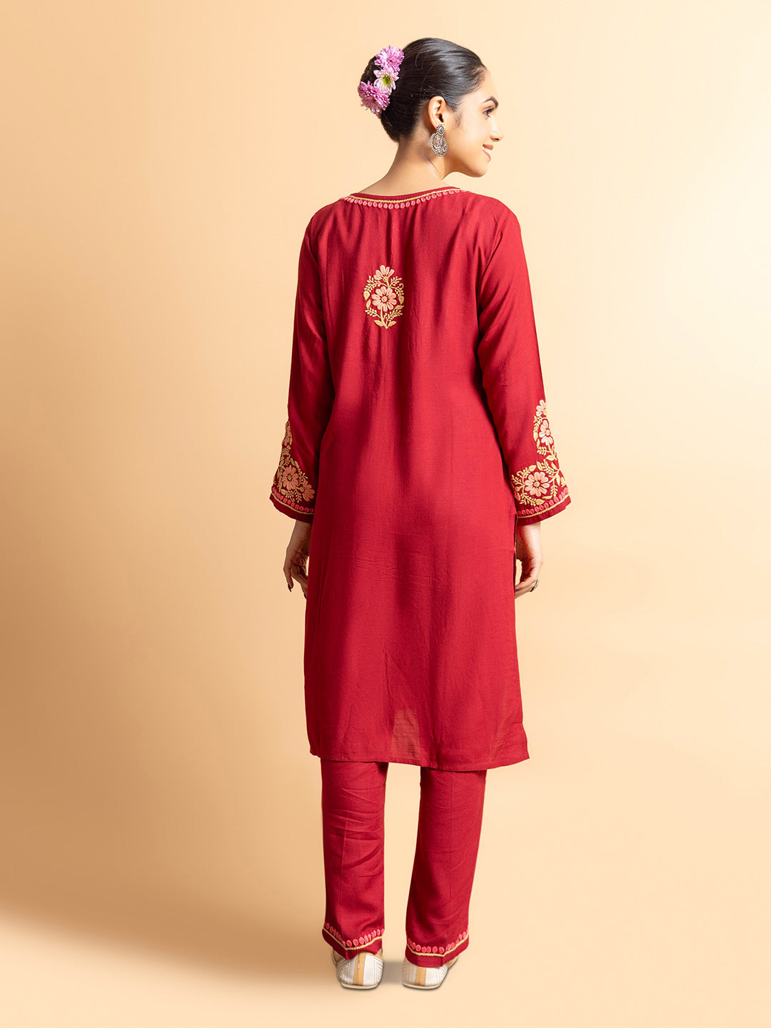 HOUSE OF KARI Floral Embroidered Chikankari Kurta With Palazzos | Swadesiicart