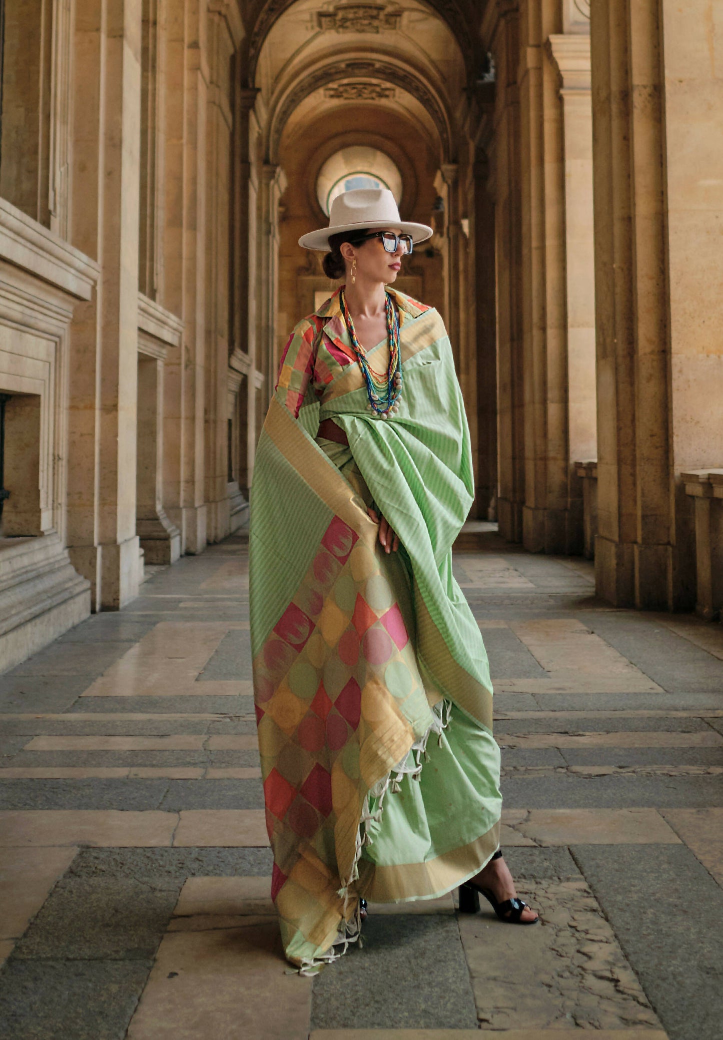 Envy Greensoft Handloom Sik Zari & Thread Work, Contrast Pallu Saree - Rajtex Kube Silk - Swadesiicart
