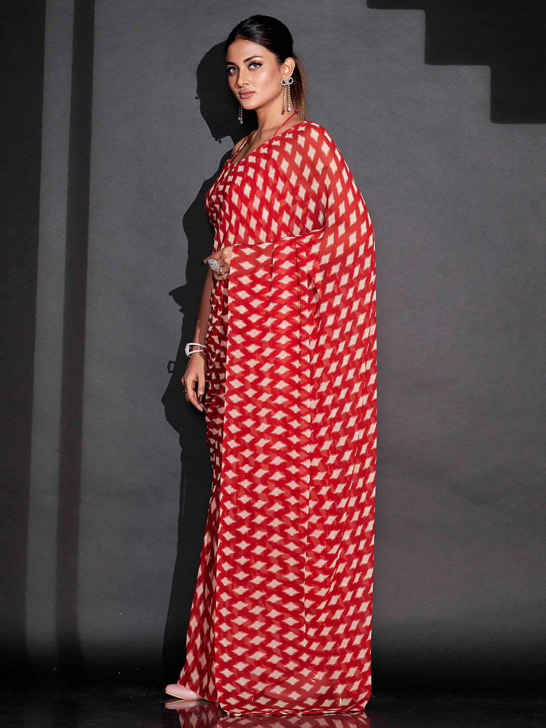 Tikhi Imli Ethnic Motifs Printed Ready To Wear Saree | Swadesiicart