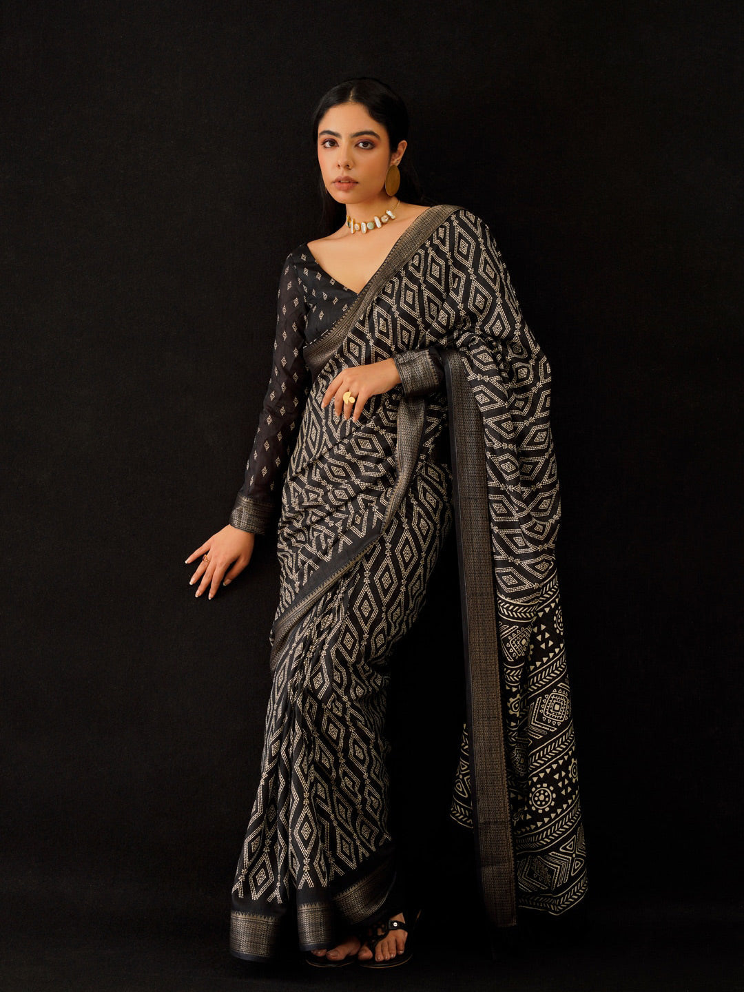 Tikhi Imli Black & Gold Geometric Printed Ready To Wear Saree | Swadesiicart