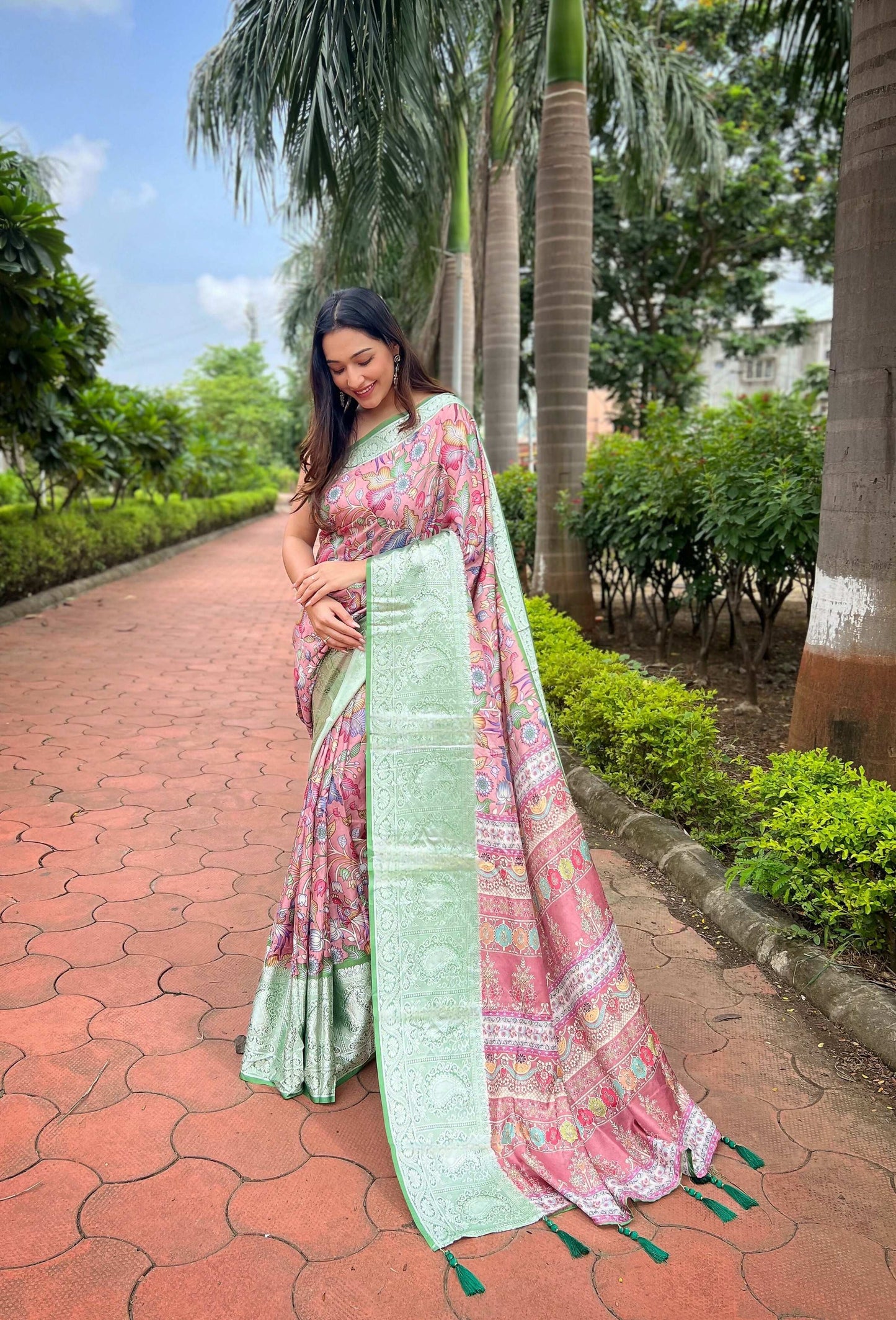 Vamsee Bhavi Green Tussar Dola Satin Silk Saree - Swadesiicart