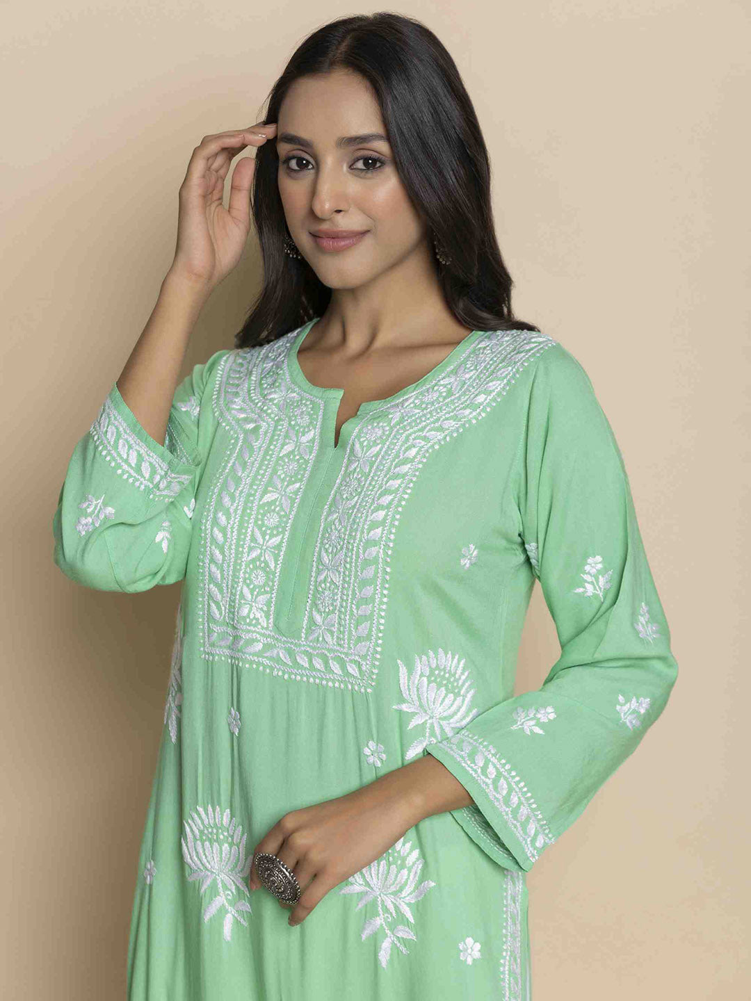 HOUSE OF KARI Floral Embroidered Chikankari Straight Kurta | Swadesiicart
