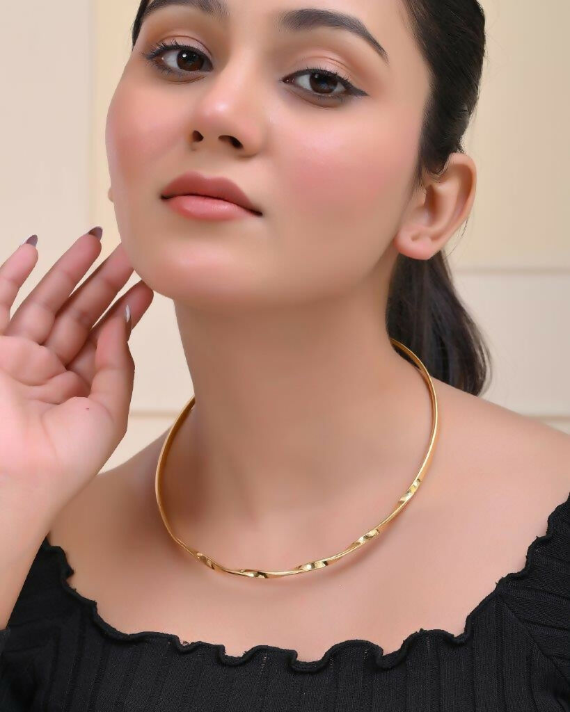 VOJ Gold-Polished Twisted Hasli Necklace | Swadesiicart