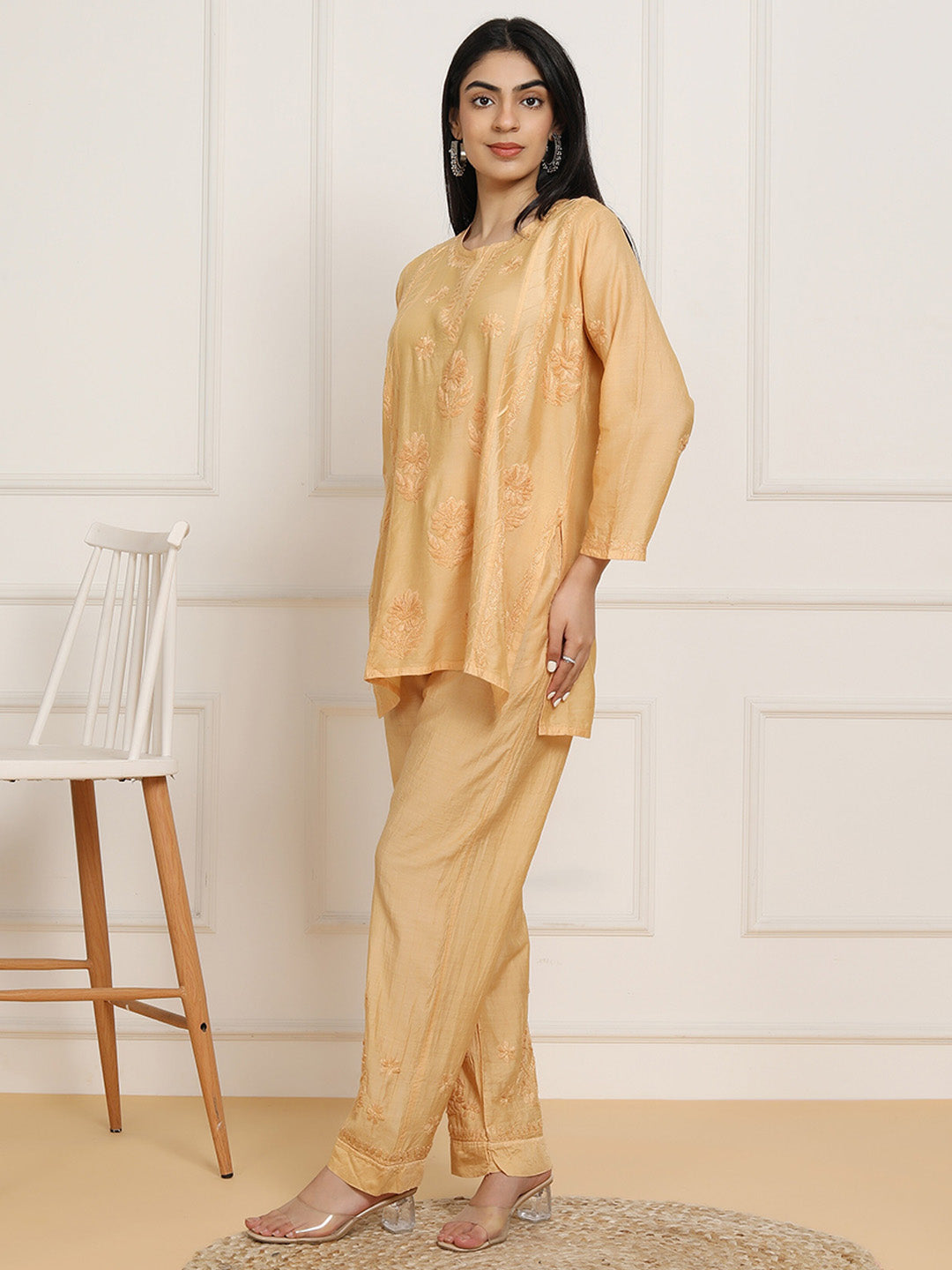 HOUSE OF KARI Floral Embroidered Chikankari Chanderi Silk Straight Kurti with Trousers | Swadesiicart