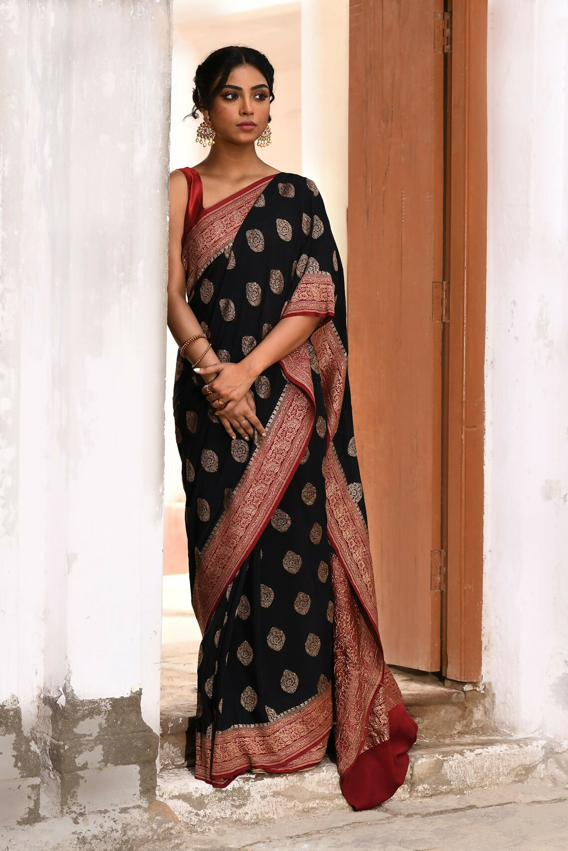 Joban Fashion Black Crepe Chiffon Pure Handloom Banarasi Silk Saree | Swadesiicart