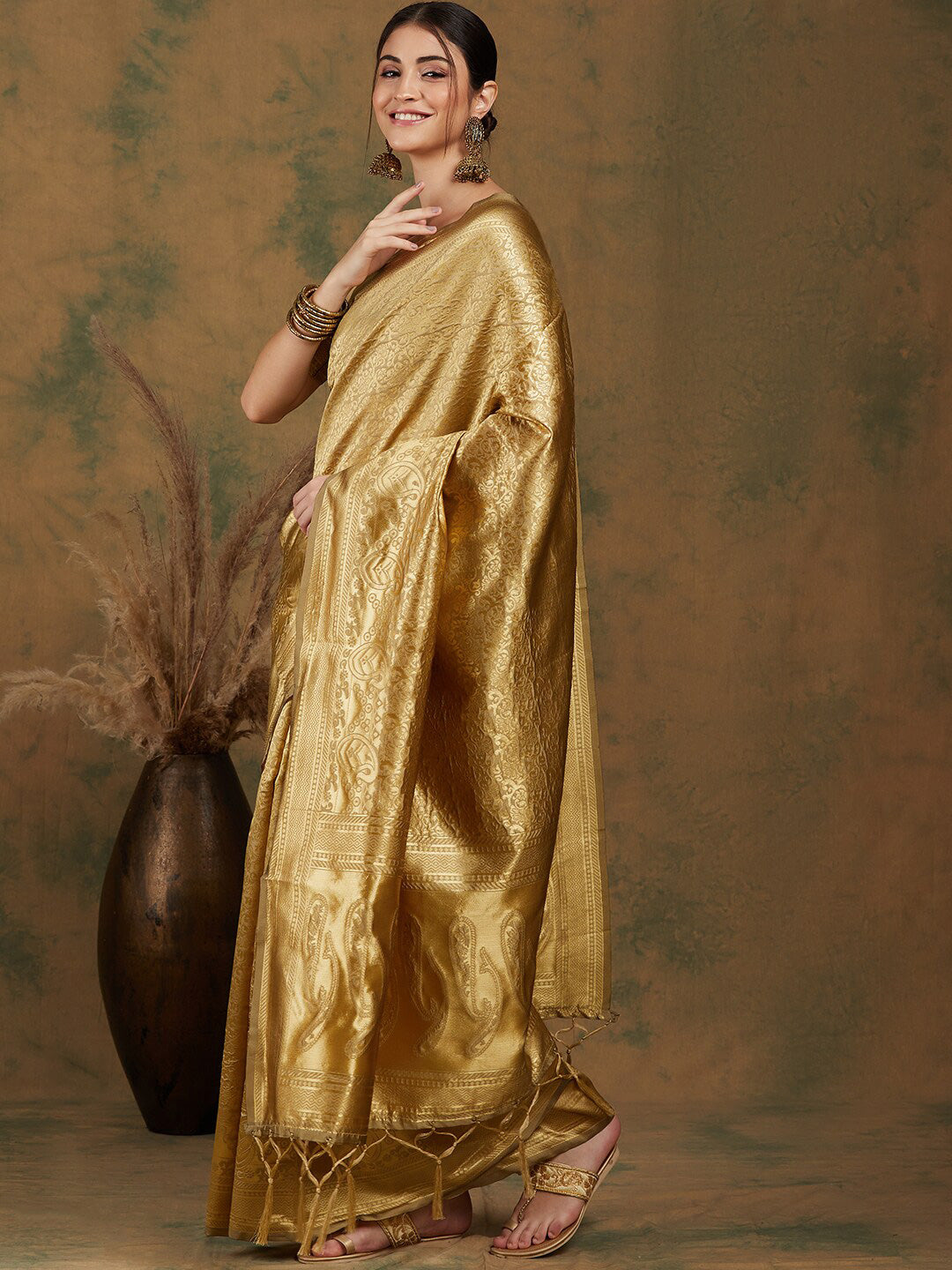 Sangria Ethnic Motif Woven-Design Banarasi Saree | Swadesiicart