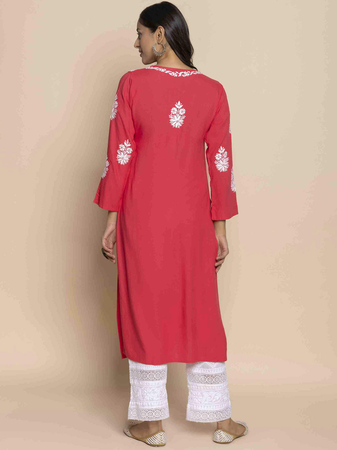 HOUSE OF KARI Floral Chikankari Embroidered Notched Round Neck Straight Kurta | Swadesiicart