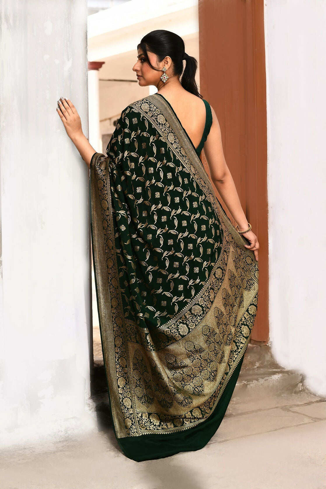 Joban Fashion Emerald Green Crepe Chiffon Pure Handloom Banarasi Silk Saree | Swadesiicart