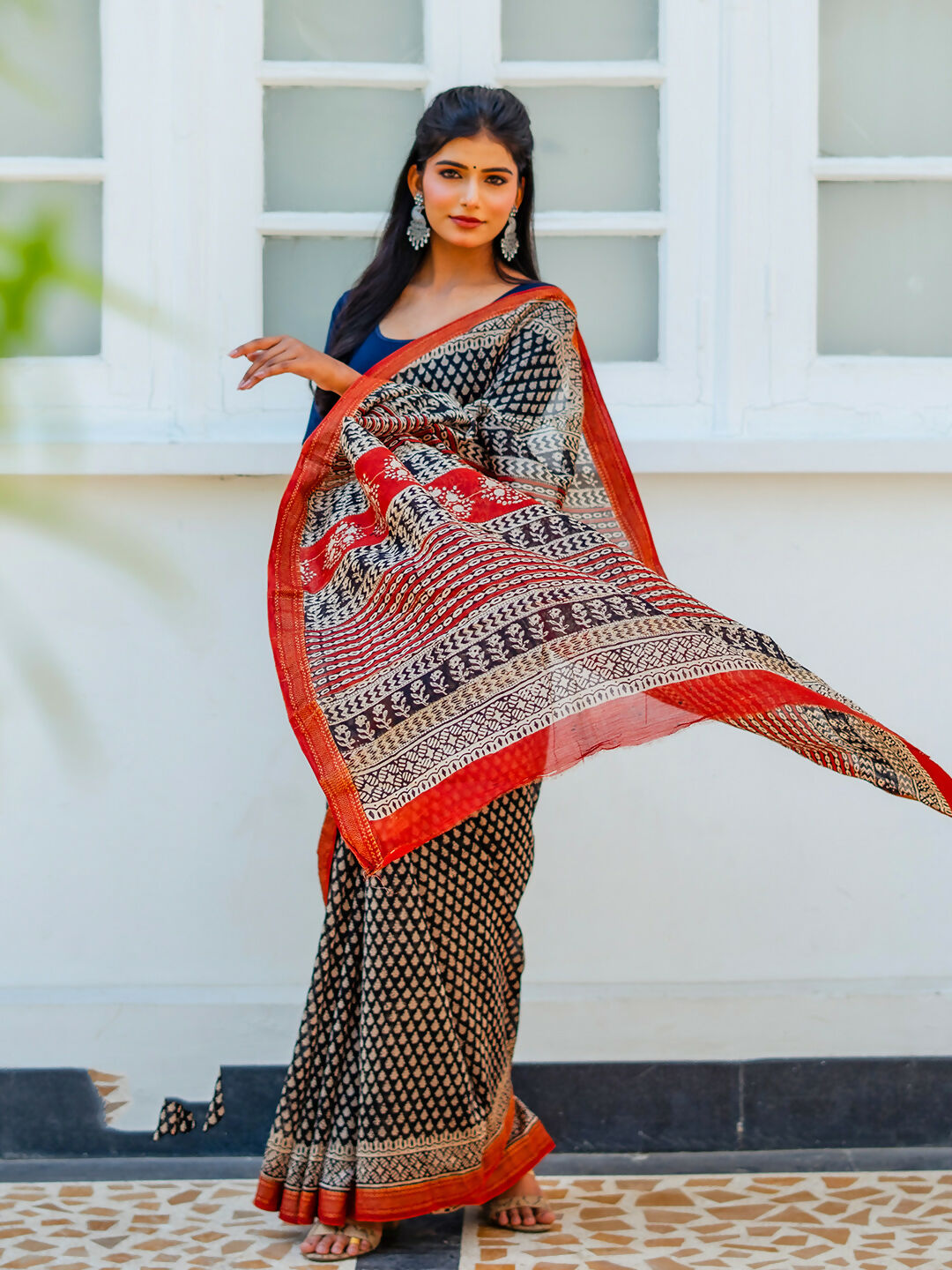 Zibaa Hand-Blocked Pure Maheshwari Silk Navy Blue Saree | Swadesiicart