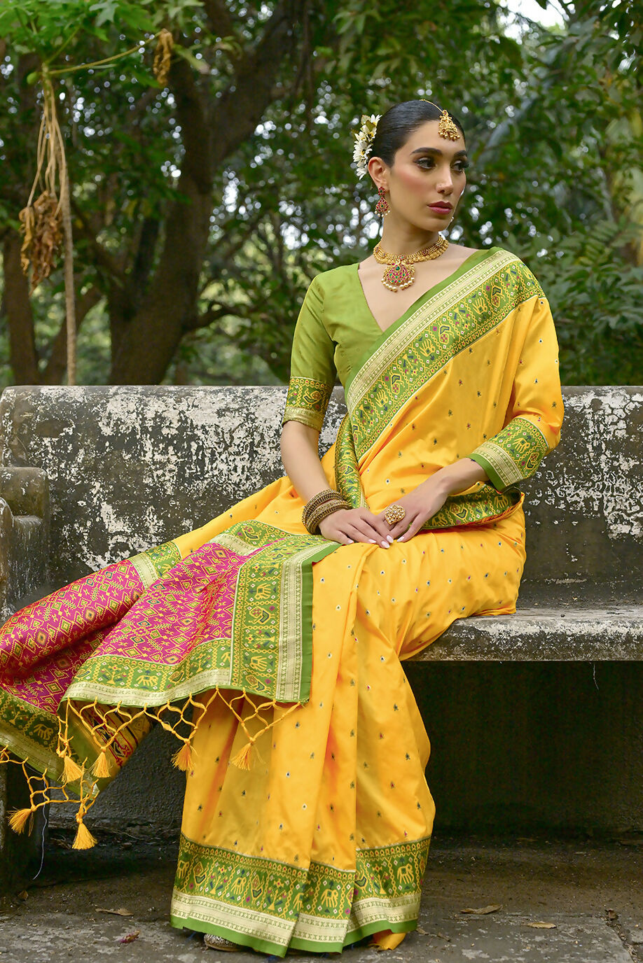 Vishnu Weaves Women's Yellow Banarasi Silk Woven Saree with Blouse - Swadesiicart
